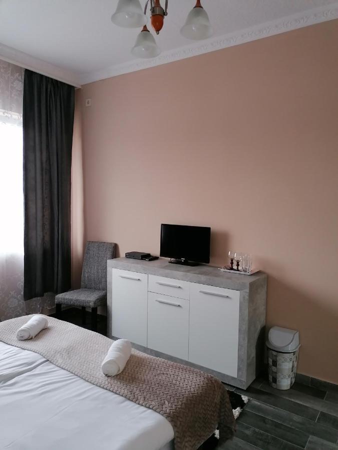 Napfeny Szallas Szeged Buitenkant foto