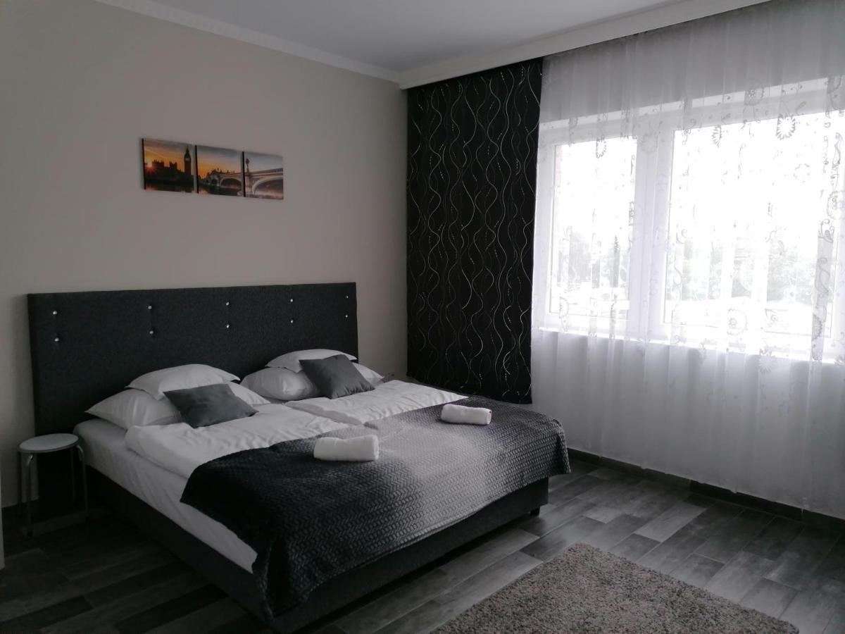 Napfeny Szallas Szeged Buitenkant foto