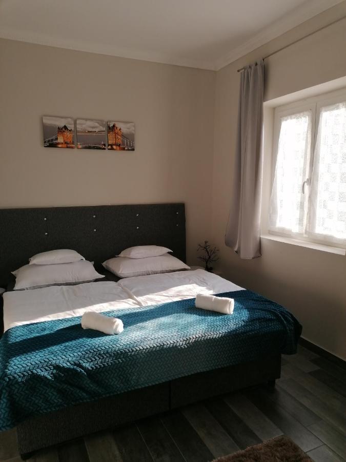 Napfeny Szallas Szeged Buitenkant foto