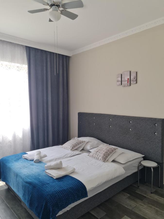 Napfeny Szallas Szeged Buitenkant foto